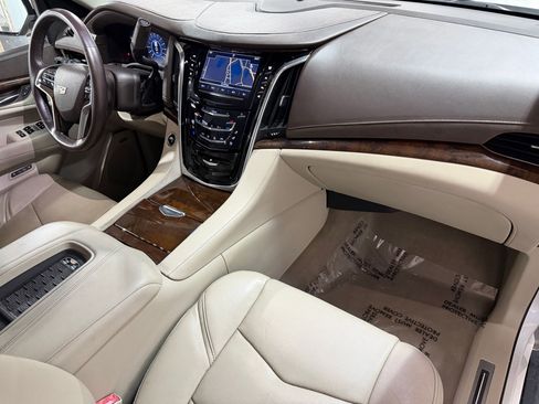 Used 2017 Cadillac Escalade Premium Luxury RWD image 49