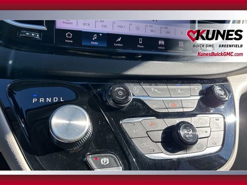 Used 2023 Chrysler Pacifica Touring-L image 26