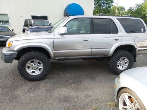 Used 2002 Toyota 4Runner SR5 AWD/4WD image 3