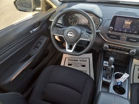 Used 2024 Nissan Altima 2.5 SV image 13