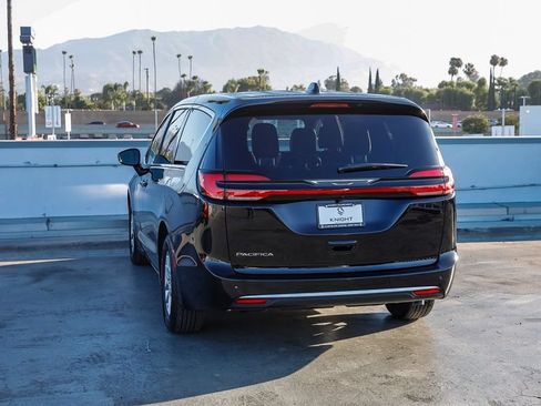 New 2027 Chrysler Pacifica Select FWD image 7