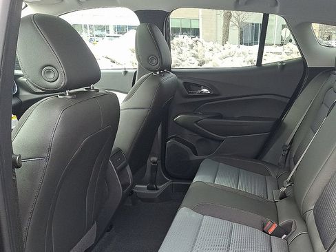 New 2026 Chevrolet Trax LT w/ Sunroof Package FWD image 8