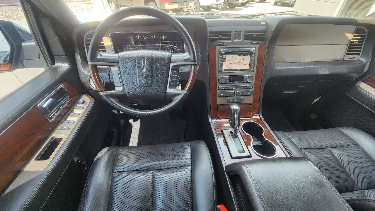 Used 2013 Lincoln Navigator 4WD image 8