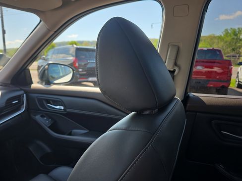 Used 2023 Nissan Rogue SV w/ SV Premium Package AWD/4WD image 17