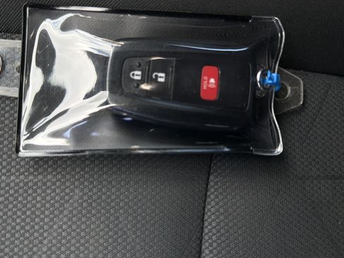 Used 2025 Toyota RAV4 XLE AWD/4WD image 38