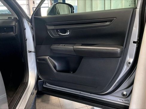 Used 2025 Honda CR-V EX image 11