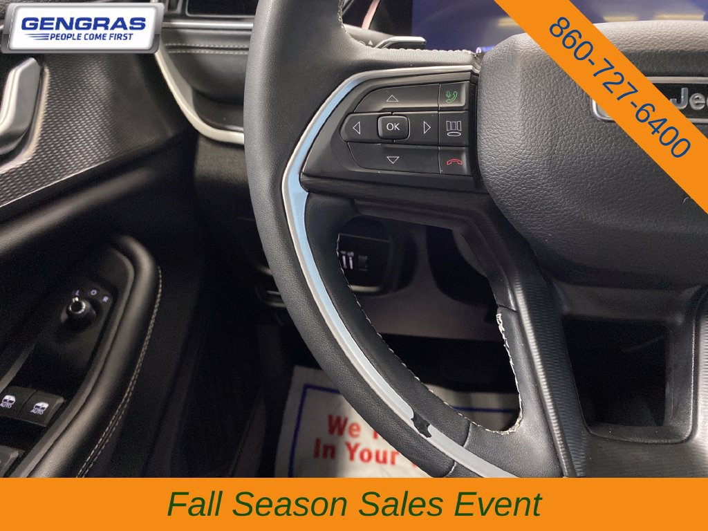 Used 2023 Jeep Grand Cherokee Altitude AWD/4WD image 21