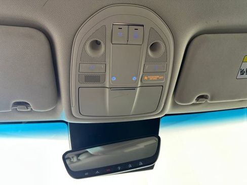 Used 2023 Genesis G70 2.0T image 25