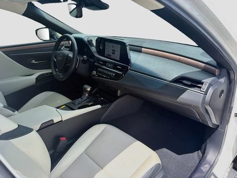 Used 2025 Lexus ES 350 w/ Premium Package FWD image 14