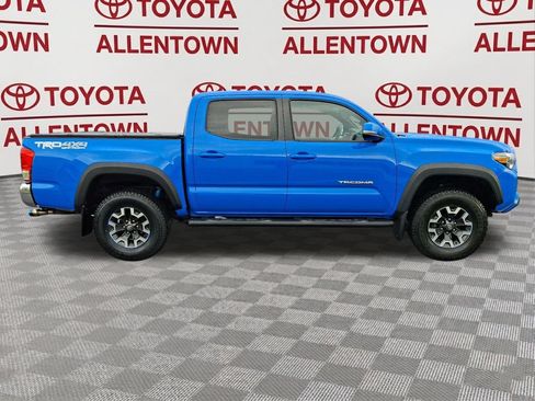 Used 2020 Toyota Tacoma TRD Off-Road AWD/4WD image 9