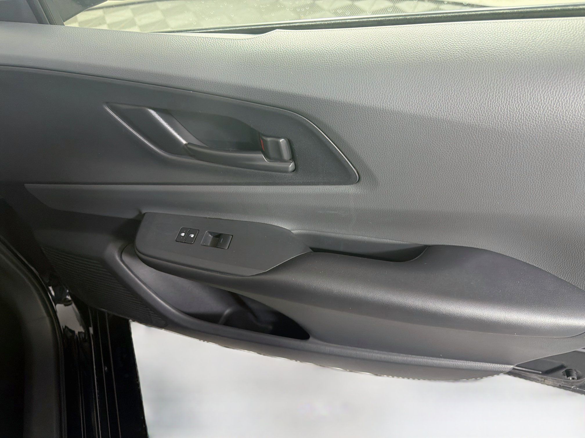 Used 2024 Toyota Prius LE FWD image 29