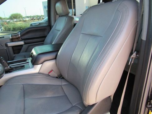 Used 2019 Ford F150 Lariat w/ Equipment Group 502A Luxury AWD/4WD image 17
