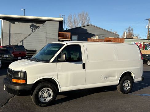Used 2016 Chevrolet Express 3500 image 7