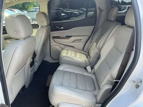 Used 2019 GMC Acadia Denali w/ Technology Package AWD/4WD image 10