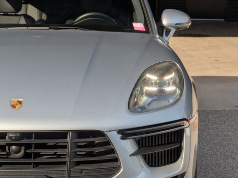 Used 2020 Porsche Macan Turbo image 12