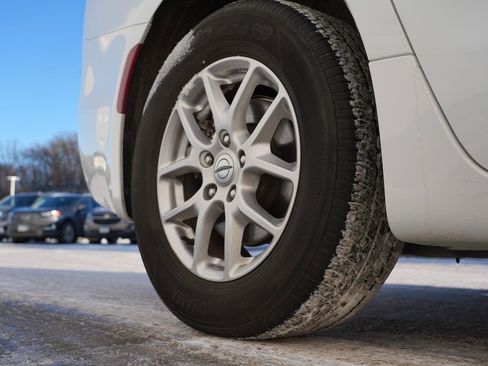 Used 2024 Chrysler Pacifica Touring-L image 30