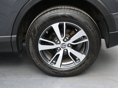 Used 2018 Toyota RAV4 XLE w/ Plus Extra Value Package AWD/4WD image 10