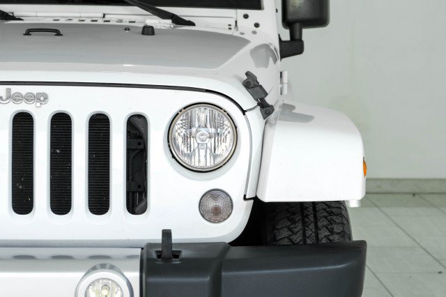 Used 2015 Jeep Wrangler Sahara AWD/4WD image 39