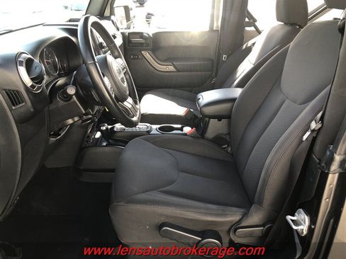 Used 2018 Jeep Wrangler Sport AWD/4WD image 13