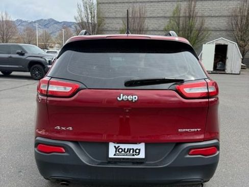 Used 2016 Jeep Cherokee Sport AWD/4WD image 7