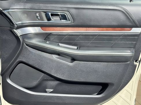 Used 2018 Ford Explorer Platinum image 29