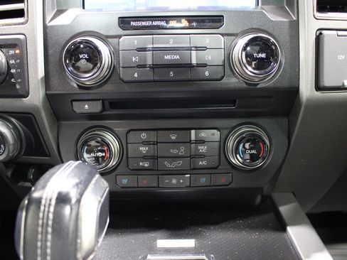 Used 2017 Ford F150 Raptor w/ Equipment Group 802A Luxury AWD/4WD image 18