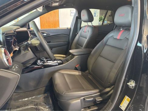 Used 2025 Chevrolet Trax RS w/ Driver Confidence Package FWD image 4