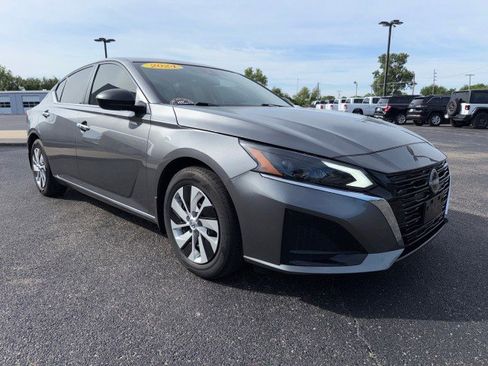 Used 2024 Nissan Altima 2.5 S FWD image 4