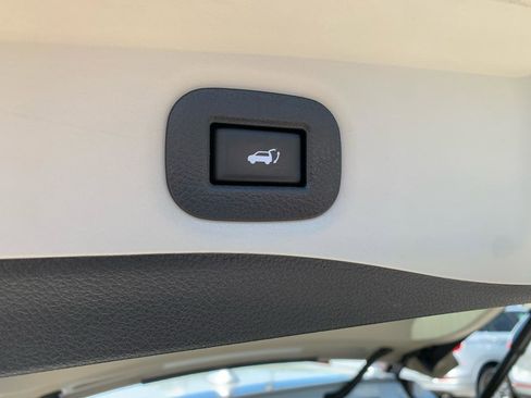 Used 2018 Nissan Rogue SV AWD/4WD image 9