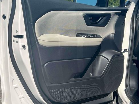 Certified 2025 Subaru Forester image 14