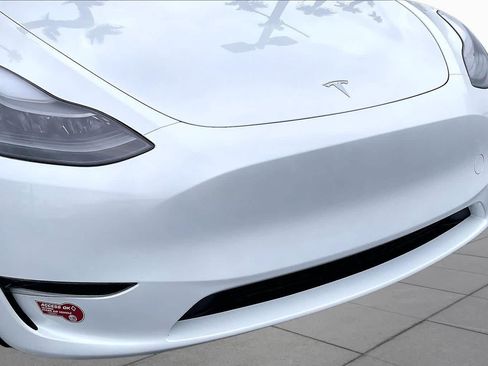 Used 2024 Tesla Model Y Long Range AWD/4WD image 28
