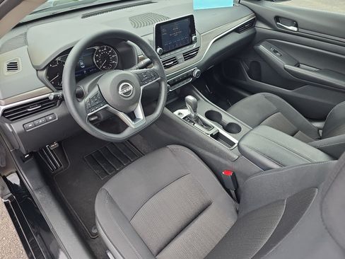 Used 2025 Nissan Altima 2.5 SV FWD image 10