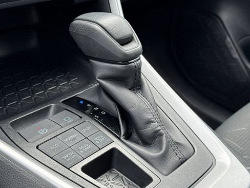 Used 2025 Toyota RAV4 XLE image 21