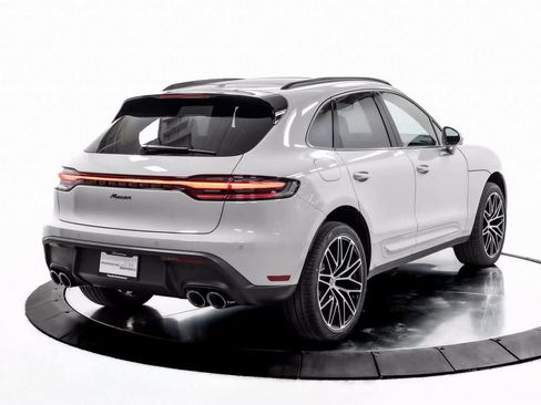 Certified 2025 Porsche Macan image 7