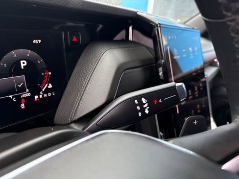 Used 2025 GMC Yukon Denali image 29