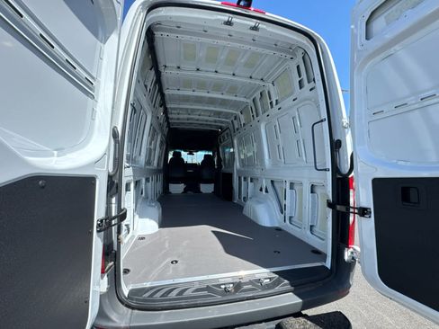 Used 2025 Mercedes-Benz Sprinter 2500 image 13
