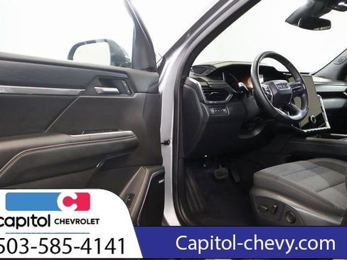 Used 2025 GMC Acadia Elevation image 9