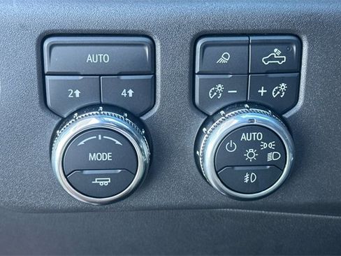 Used 2025 GMC Sierra 1500 SLT w/ SLT Convenience Package image 34