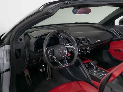 Used 2018 Audi R8 V10 image 17