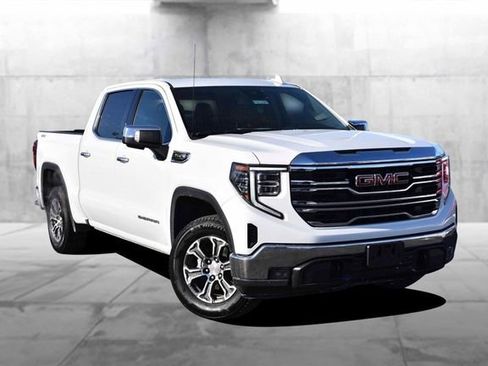 Used 2025 GMC Sierra 1500 SLT image 2
