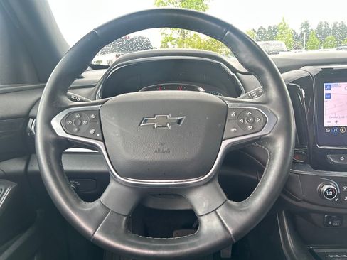 Used 2023 Chevrolet Traverse RS FWD image 21