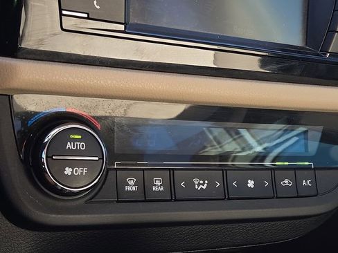 Used 2016 Toyota Corolla L image 23