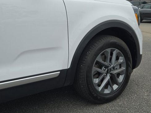 Used 2025 Kia Telluride LX FWD image 12