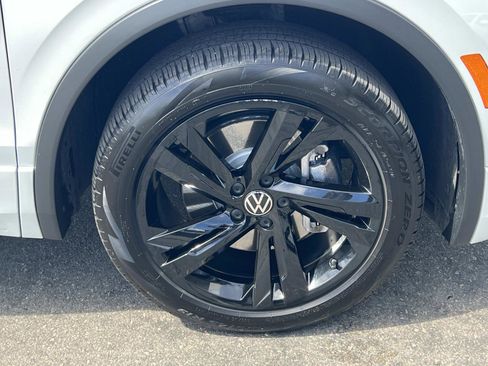 Certified 2023 Volkswagen Tiguan SE R-Line image 30