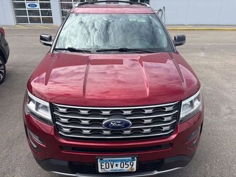Used 2017 Ford Explorer XLT w/ Equipment Group 202A AWD/4WD image 2