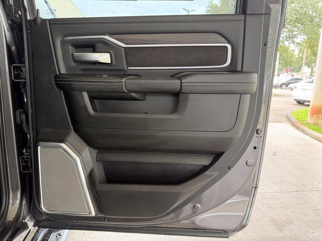 Used 2025 RAM 2500 Laramie AWD/4WD image 36