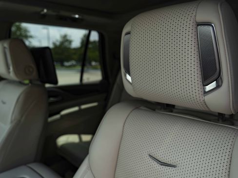 Used 2024 Cadillac Escalade Premium Luxury Platinum w/ LPO, Floor Liner Package AWD/4WD image 36