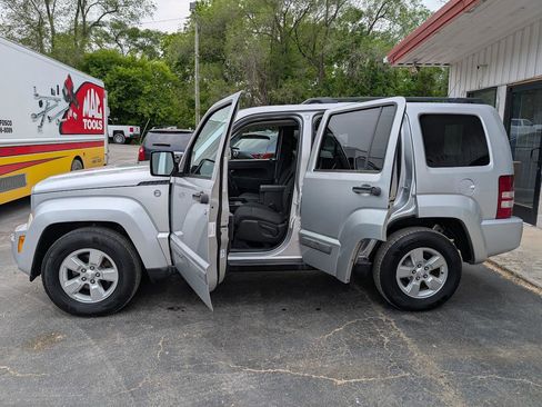 Used 2011 Jeep Liberty Sport w/ Popular Equipment Group AWD/4WD image 5