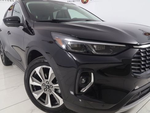 Used 2023 Ford Escape Platinum image 16