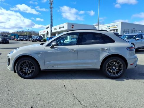 Used 2023 Porsche Macan Turbo image 7